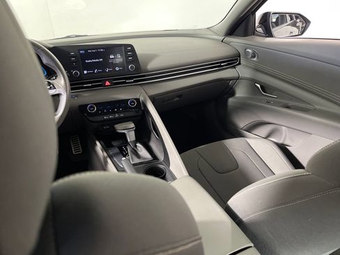 Certified 2025 Hyundai Elantra Sport FWD image 17