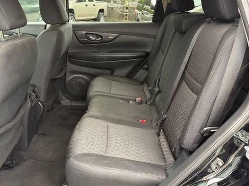 Used 2018 Nissan Rogue SV w/ Premium Package FWD image 10