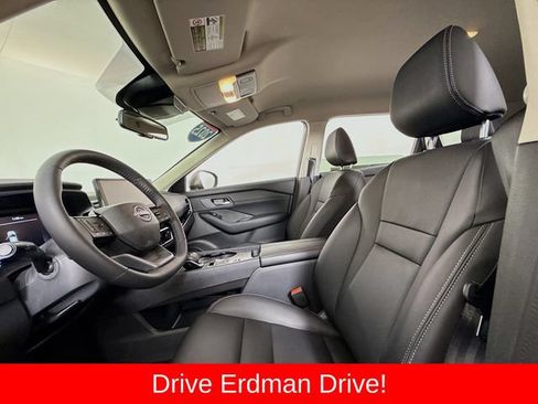Used 2025 Nissan Rogue SL FWD image 6