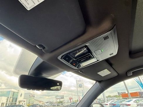 Used 2025 Volkswagen Atlas Cross Sport SE w/ Panoramic Sunroof Package image 28