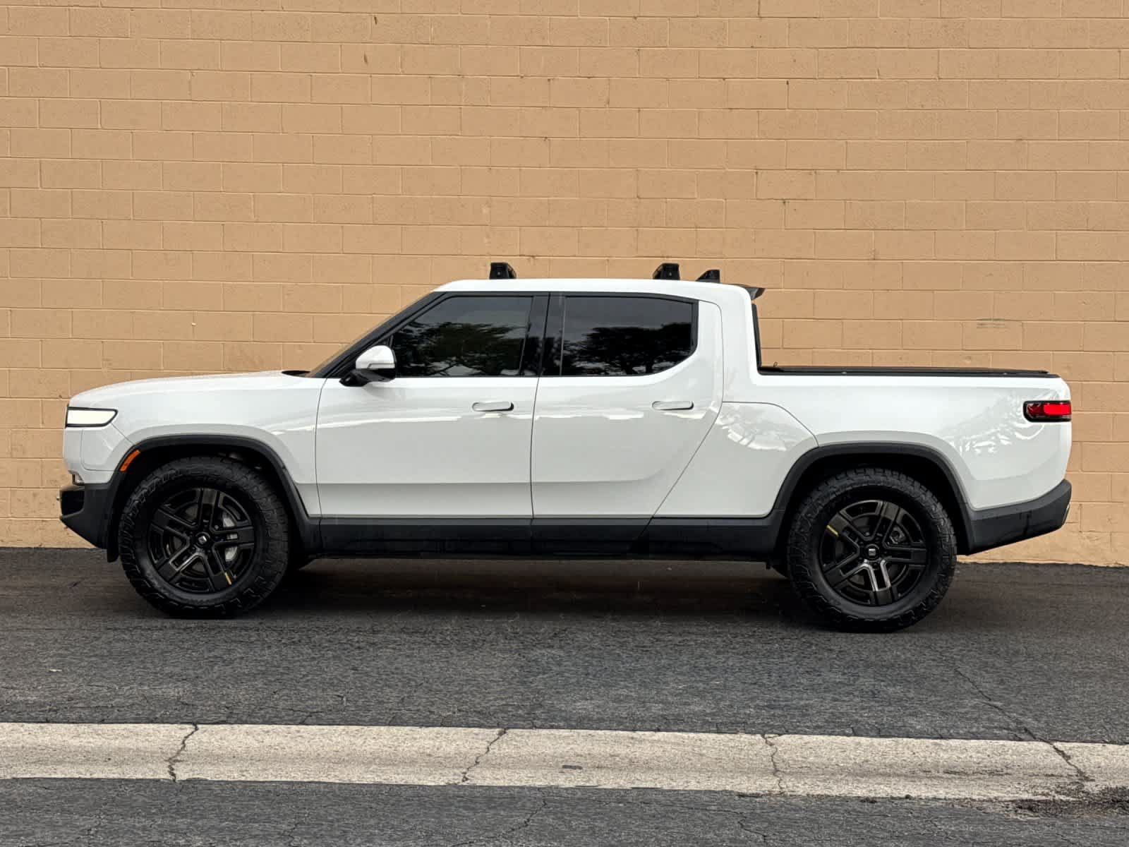 Used 2024 Rivian R1T Adventure Dual AWD/4WD image 5