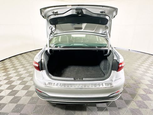 Used 2025 Volkswagen Jetta SE FWD image 31