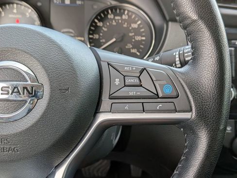 Used 2022 Nissan Rogue Sport SL FWD image 19