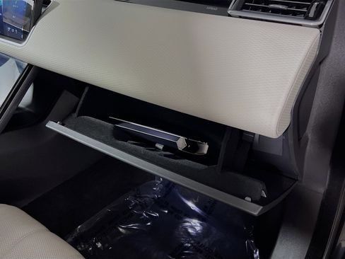 Used 2023 Land Rover Range Rover Velar R-Dynamic S image 35