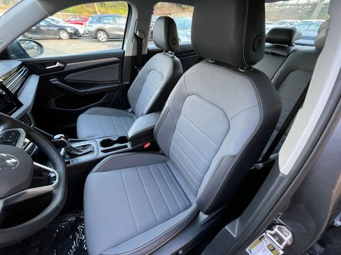 Used 2025 Volkswagen Jetta SE image 38