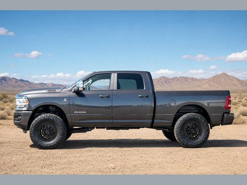 Used 2024 RAM 2500 Laramie AWD/4WD image 4