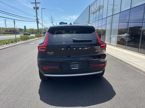 Certified 2025 Volvo XC40 B5 Plus AWD/4WD image 4