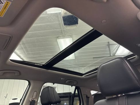Used 2024 Honda Pilot Touring image 20