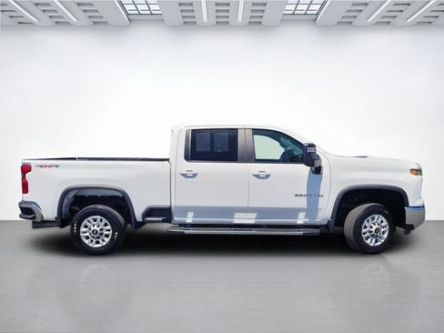 Used 2025 Chevrolet Silverado 2500 LT w/ Convenience Package AWD/4WD image 3
