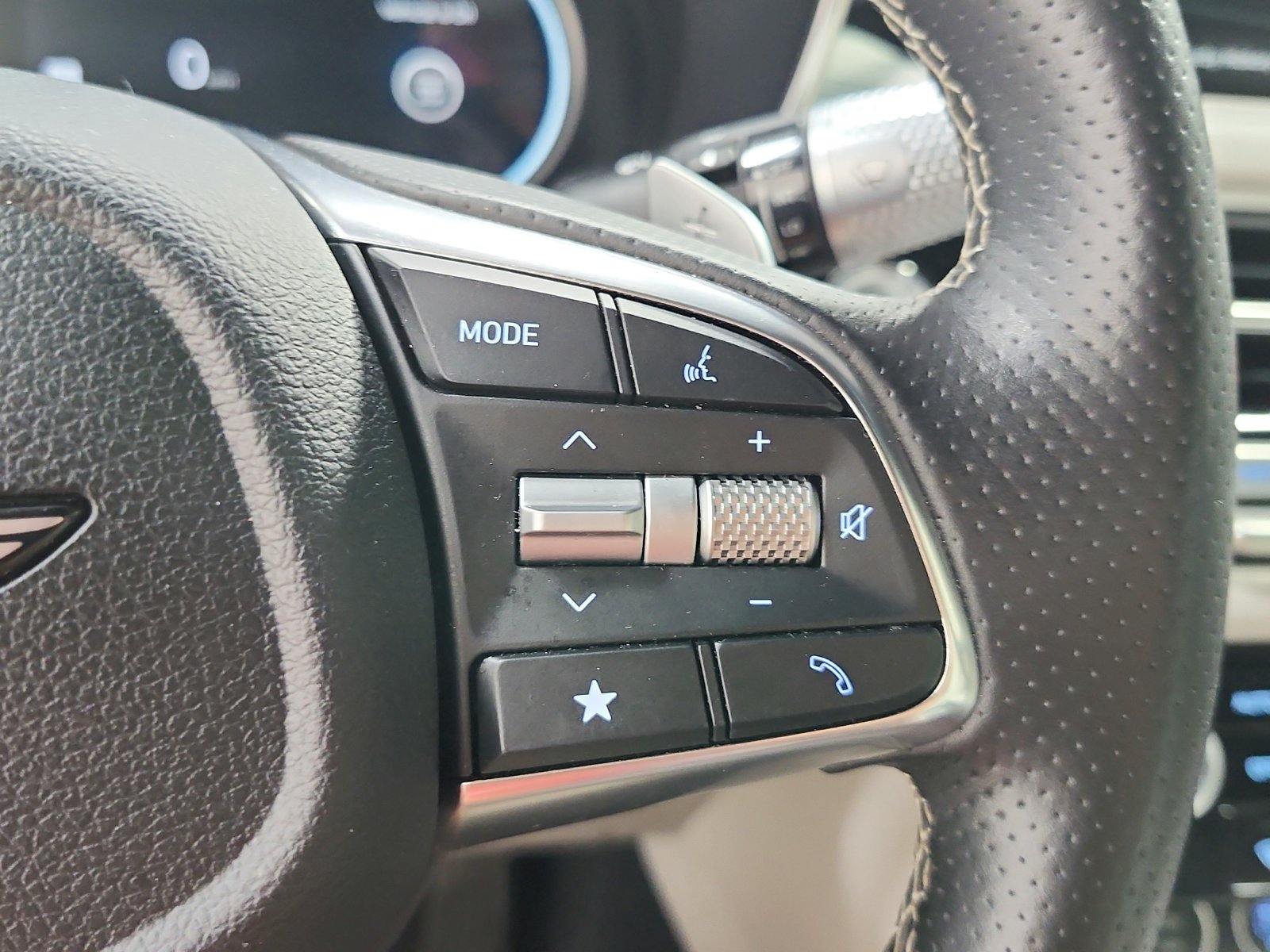 Used 2025 Genesis G70 2.5T RWD image 18