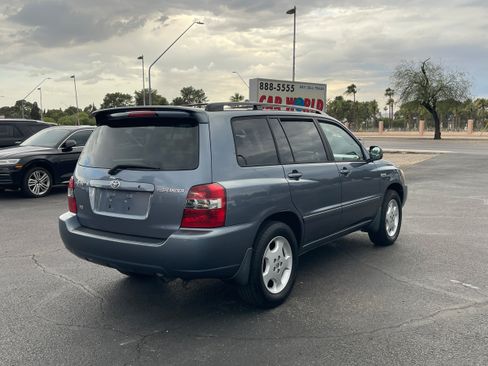 Used 2005 Toyota Highlander 2WD V6 w/ 3rd Row image 5