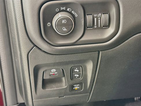 Used 2023 RAM 1500 Limited AWD/4WD image 10