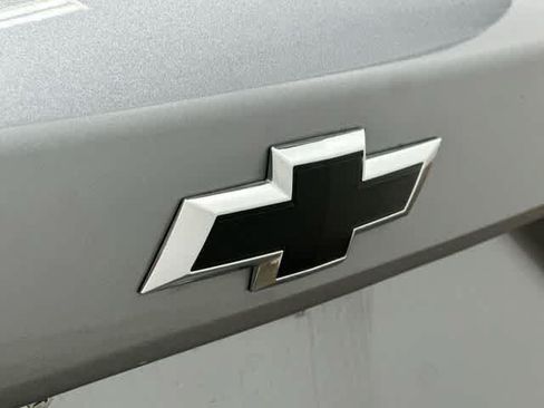 Used 2025 Chevrolet Trax RS FWD image 17
