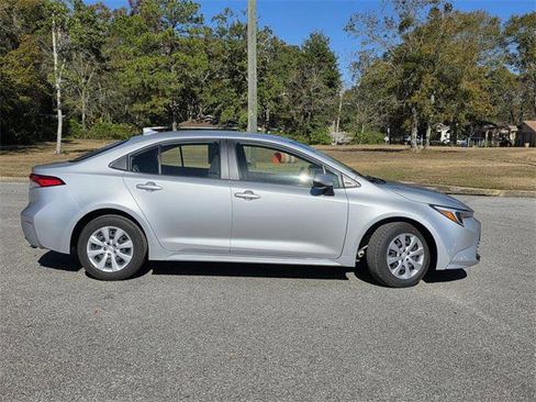 Certified 2025 Toyota Corolla LE image 32