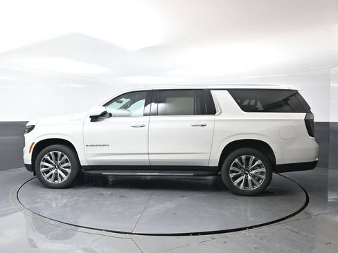Used 2025 Chevrolet Suburban High Country AWD/4WD image 11