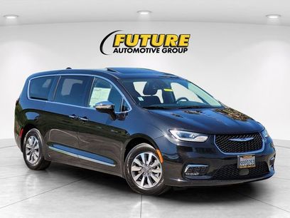 Used 2023 Chrysler Pacifica Limited