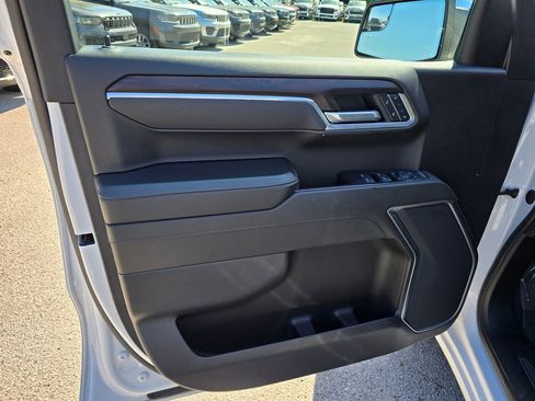 Used 2025 GMC Sierra 1500 SLT image 16