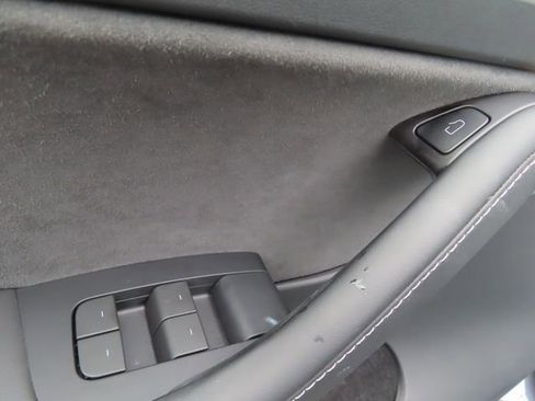 Used 2023 Tesla Model Y AWD image 13