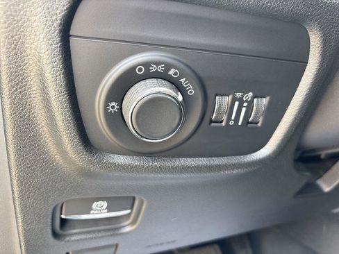 Used 2023 Jeep Grand Cherokee Altitude image 23