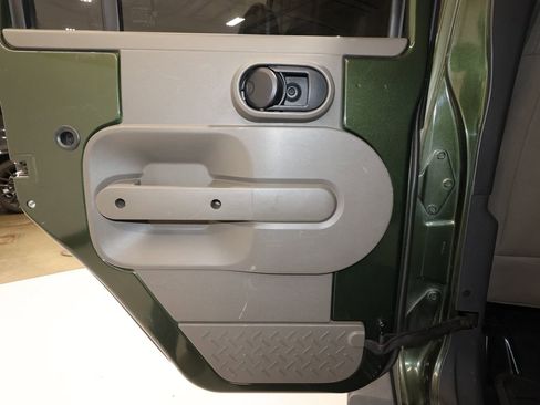 Used 2007 Jeep Wrangler Unlimited Sahara w/ Dual Top Group image 11