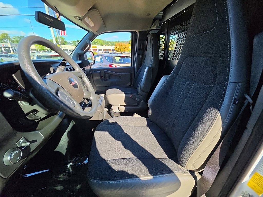 Used 2025 GMC Savana 2500 w/ Driver Convenience Package RWD image 18