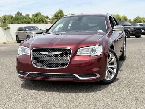 Used 2019 Chrysler 300 Touring w/ Chrome Appearance Package RWD image 3
