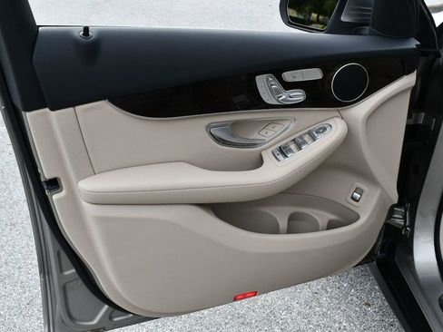 Used 2022 Mercedes-Benz GLC 300 image 38