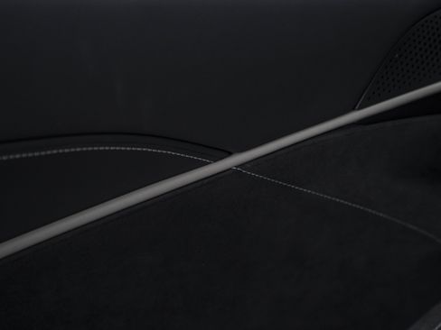 Used 2021 Ferrari Roma RWD image 18