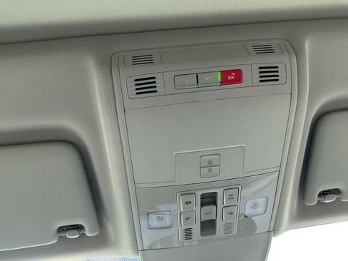 New 2025 Volkswagen Taos SE image 23