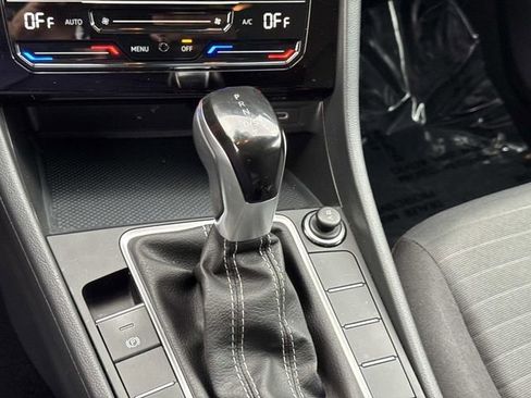 Certified 2025 Volkswagen Jetta S image 21