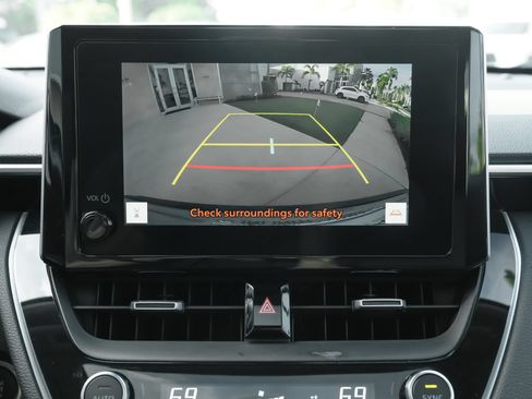 Used 2023 Toyota Corolla Cross XLE w/ Convenience Package FWD image 15
