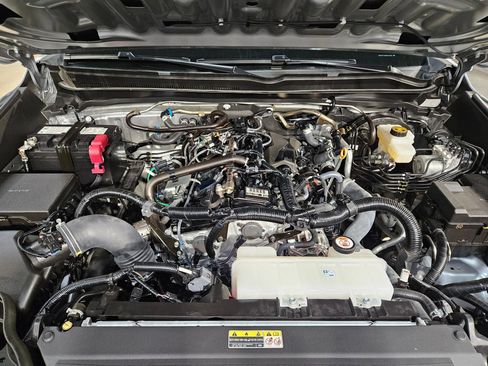 Certified 2025 Toyota Tacoma SR5 w/ SR5 Upgrade Package AWD/4WD image 19