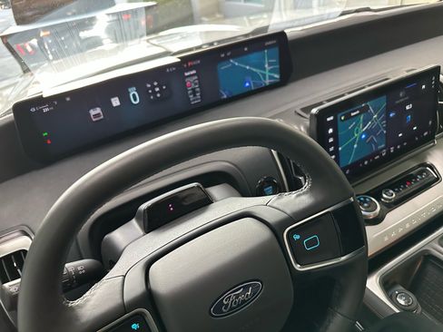 Certified 2025 Ford Expedition Active image 39