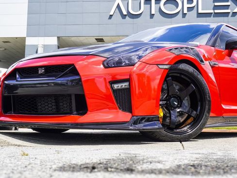 Used 2017 Nissan GT-R Premium AWD/4WD image 2
