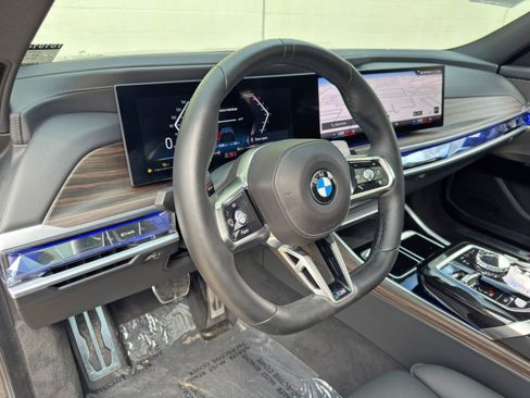Used 2024 BMW 740i w/ Premium Package 2 RWD image 13
