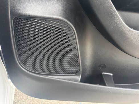 Used 2025 Chrysler Pacifica Select image 30