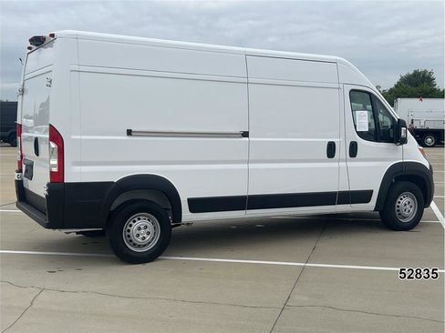 Used 2024 RAM ProMaster 2500 w/ Convenience Group FWD image 2