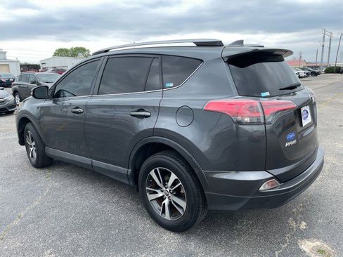 Used 2018 Toyota RAV4 XLE image 2