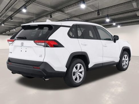 Used 2021 Toyota RAV4 LE AWD/4WD image 4
