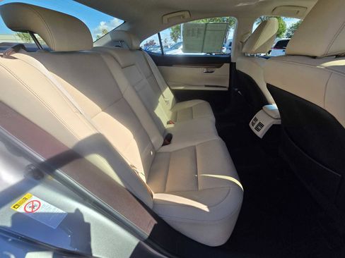 Used 2016 Lexus ES 300h w/ Navigation System Package FWD image 12