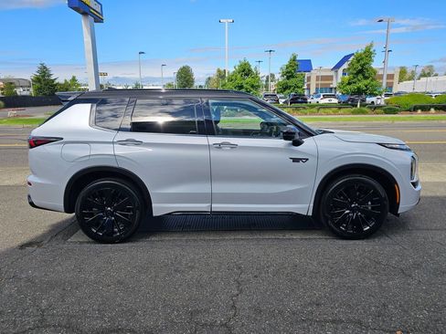 New 2026 Mitsubishi Outlander 4WD Plug-In Hybrid image 4