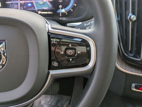 Certified 2023 Volvo XC60 B6 Ultimate w/ Protection Package Premier image 18