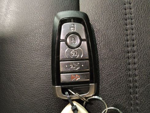 Used 2018 Ford Fusion SE FWD image 32