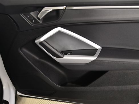 Certified 2025 Audi Q3 2.0T Premium w/ Convenience Package image 9