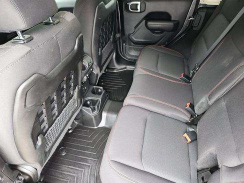 Used 2022 Jeep Wrangler Unlimited Rubicon AWD/4WD image 24