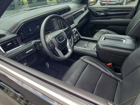 Used 2024 GMC Yukon XL Denali AWD/4WD image 10
