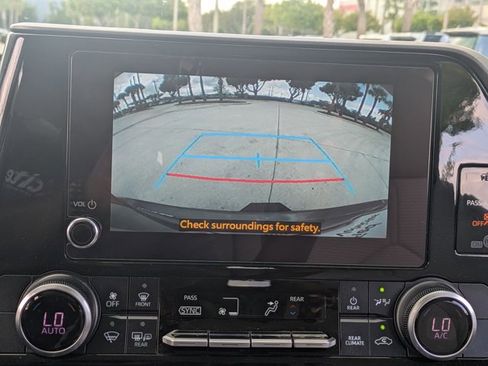 Certified 2024 Toyota Highlander LE image 12