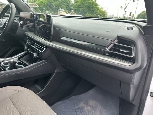 Used 2025 Chevrolet Traverse LT AWD/4WD image 30
