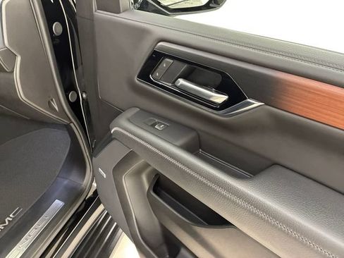 Certified 2025 GMC Yukon Denali AWD/4WD image 15