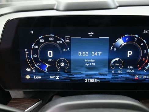 Used 2025 Chevrolet Suburban LT w/ Comfort Package AWD/4WD image 9